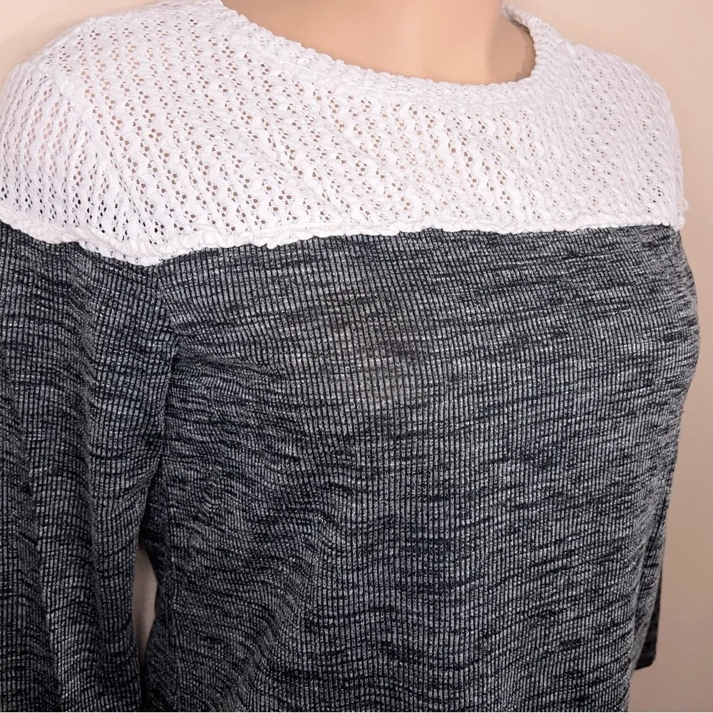 XL Dark Grey Waffle Knit Top White Lace Accent Long Sleeve Stretch Casual